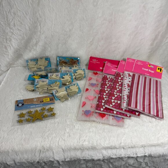 Mixed Valentines Day Treat Bags & Party Decorations Bundle new craft lot - Picture 1 of 3